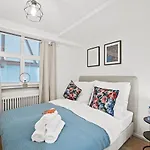 NEU I Einzigartige Wohnung I Terrasse am Rhein I NETFLIX I Apple TV